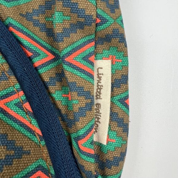 KAVU Side Saddle Crossbody Shoulder Bag Limited Edition Aztec Geometric Print - Picture 3 of 10